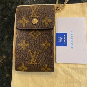 Louie Vuitton Credit Card & Key Ring Case